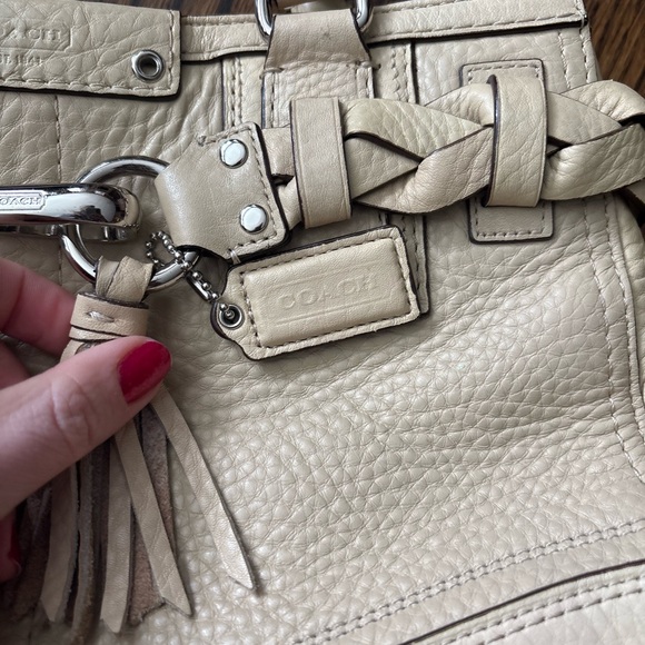 Coach Cream Leather Shoulder Bag - Picture 3 of 4